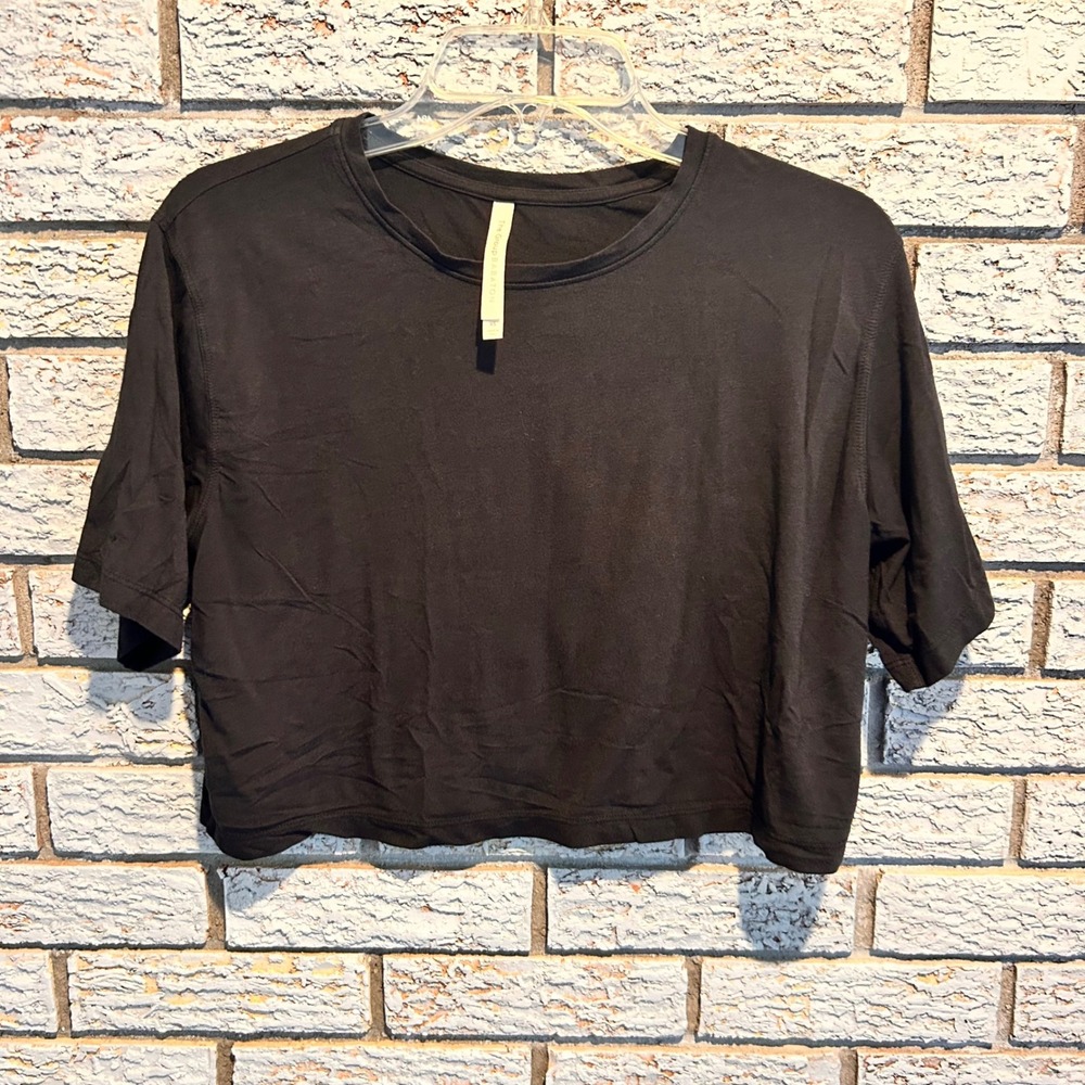 Aritzia The Group by Babaton Black Short Sleeve Boxy Crop Top XS Crew Neck Seam